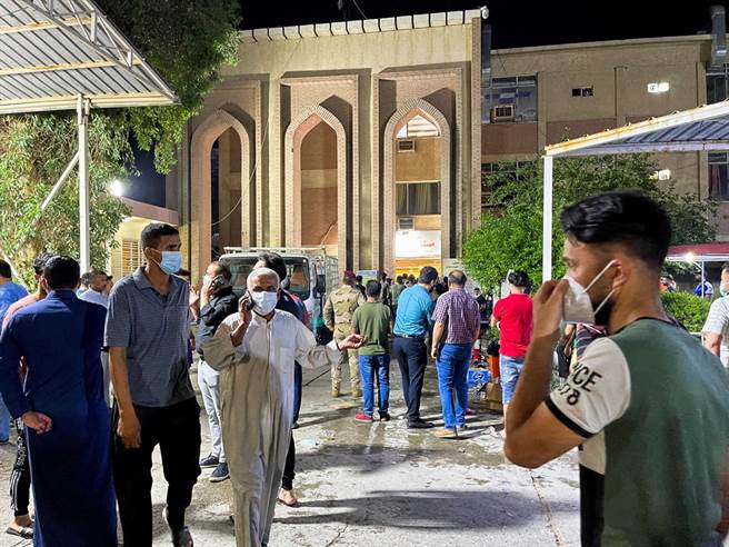 伊拉克首都巴格達東南部專門收治新冠病患的哈蒂柏（Ibn al-Khatib）醫院24日晚失火，造成至少27人死亡和另外46人受傷。（圖／路透社）