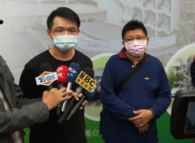 何姓教练遭羁押，黄父立即跟病床上的儿子说「我帮你申冤了」。（陈淑娥摄）