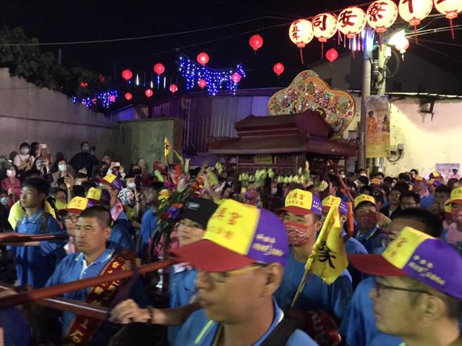 彰化县无形文化资产「同安寮十二庄请妈祖」，24、25日为期两天举办同安寮十二庄绕境祈福活动，包括福兴乡、埔盐乡共12庄。（吴建辉摄）