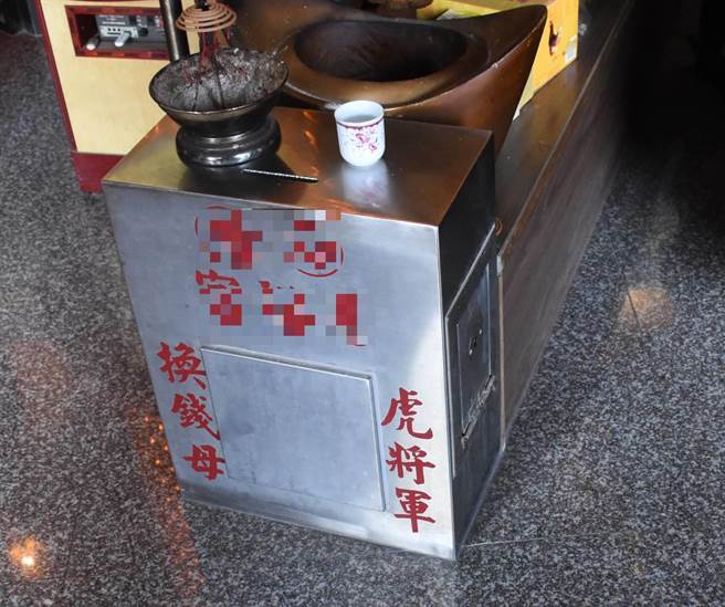 窃嫌以自备钥匙企图打开功德箱行窃香油钱。（读者提供／谢明俊苗栗传真）