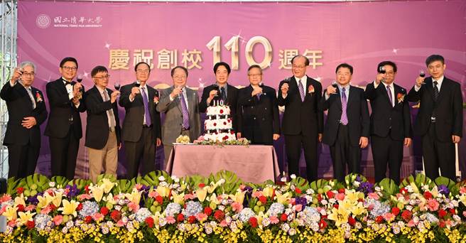 副总统赖清德（中）参加清华大学庆祝创校110周年活动。（清大提供／罗浚滨新竹传真）
