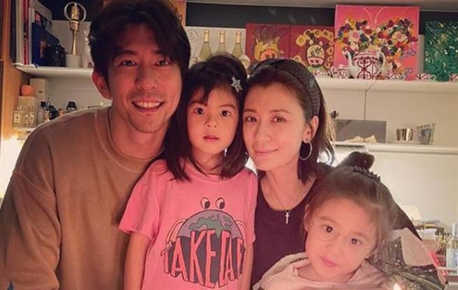 贾静雯喜欢带女儿体验大自然。（图／IG@贾静雯）