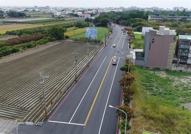 云林县府去年烫平的路面长达55公里，虎尾高铁站对外要道云91线。（云林县府工务处提供）