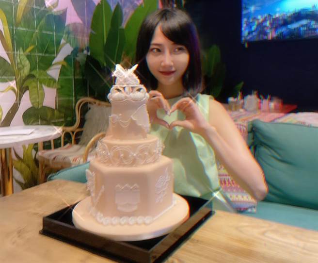 黎晏孜花费四天时间制作的糖霜蛋糕。（戴志扬翻摄）