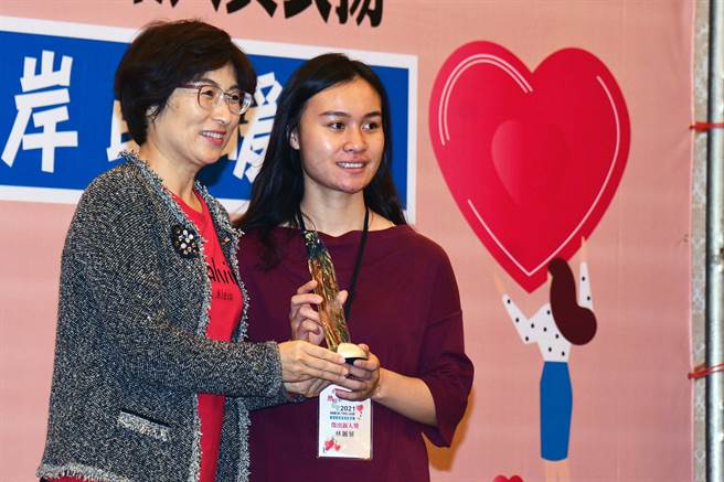 台東縣政府社會處25日舉辦社會工作人員表揚，共有39人獲獎。（莊哲權攝）