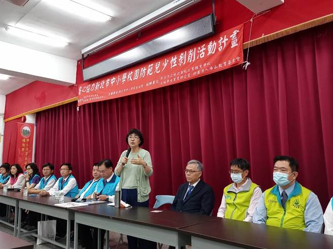 社会局长张锦丽强调，在3C普及时刻，吁请家长要留意孩子的使用情形，避免被诱骗而遭受性剥削。（许哲瑗摄）