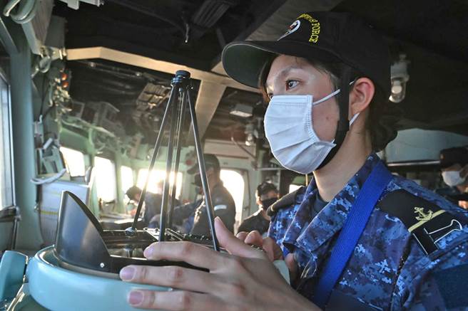 消息人士透露，日本政府已開始正式討論台灣海峽出現突發事態時的自衛隊活動相關法律運用。圖為海上自衛隊進行訓練。（圖／海上自衛隊臉書）