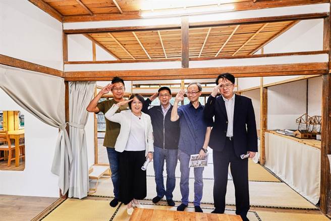 高雄三立委关心眷村文化重生，观迎大家见证。（图左一：黄埔以住代护住户杨书豪、右二：黄埔以住代护住户彭光聪）