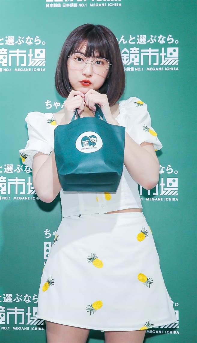 峮峮擔任一日店長活動。(羅永銘攝)