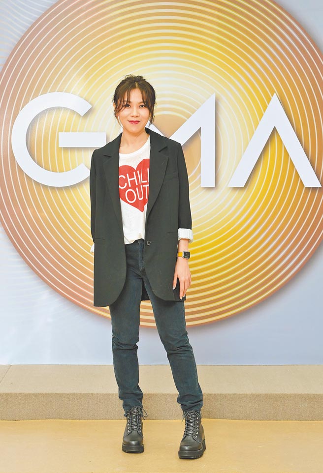 蔡健雅昨擔任金曲國際音樂節「前進校園產學交流」講師。（台視提供）