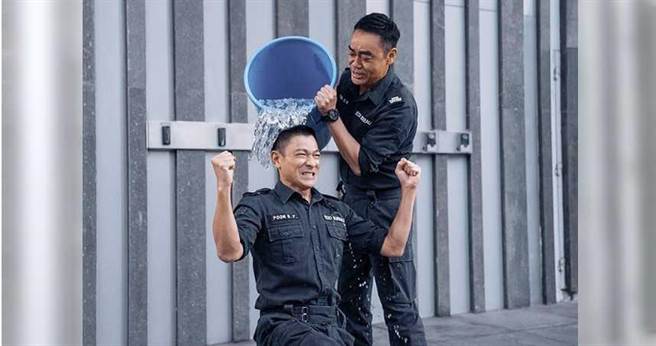 2014年，美国ALS（渐冻人症）协会发起「冰桶挑战」并有大量知名艺人参与力挺，才让渐冻人这种罕见疾病为大眾所熟知。（图／报系资料照）