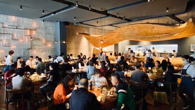 米其林名厨江振诚开设的餐厅「RAW」爆出食安疑虑。（摘自RAW粉丝专页）