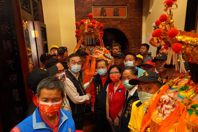 為期兩天一夜的老二媽西屯省親遶境之旅，昨從烈美堂遶境回宮。。(台中市政府提供)