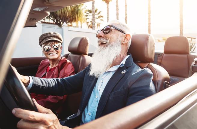 摩羯座、天蠍座、水瓶座、雙魚座及雙子座從今日（26日）起將會迎接洶湧而來的錢財，喜鵲報喜得到吉星庇佑，財運勢不可擋。（圖／Shutterstock）