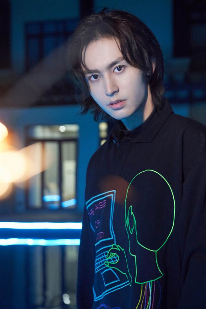 张哲瀚外型帅气，最满意自己的鼻子。（LiTV、张哲瀚工作室）