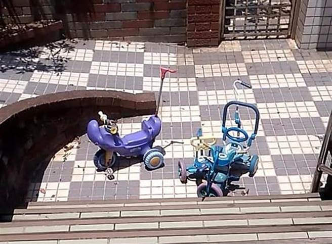 臉書社團《爆怨2公社》有網友下午1時嫌社區小孩太吵，因此嗆「住戶都該死」，跟家長鄰居開戰。（圖／臉書社團《爆怨2公社》）