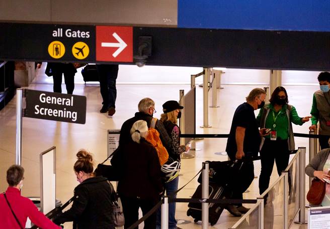 欧盟执委会主席范德赖恩（Ursula von der Leyen）25日表示，欧盟将无条件接受所有已经接种获欧盟批准使用疫苗的游客，今年夏天将开放已经接种新冠疫苗的美国人赴欧旅行。（资料照／路透社）