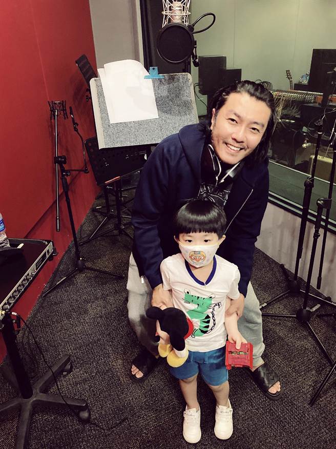 阿杜的5岁儿子非常可爱。（种子音乐提供）