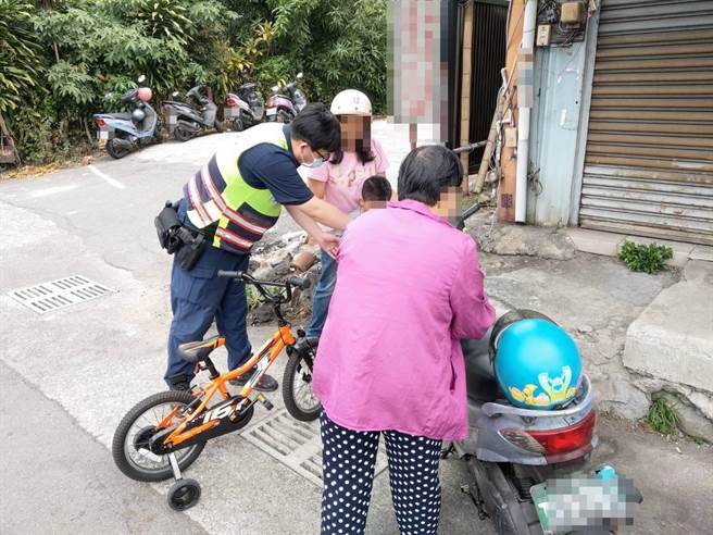 经太平警方协助才帮小男童找到姑婆及妈妈。（台中太平警分局提供／冯惠宜台中传真）