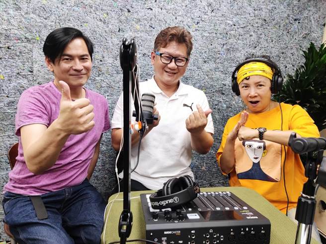 Podcast《金马讲》本集邀请周大钦道长(中)畅聊拜拜秘诀。（艾迪升传播提供）