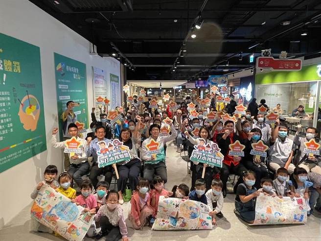 4月30日是「国际不打小孩日」，人本教育基金会广邀全国各界加入「430基地」，新竹市昌禾基金会26日率先响应筹组「新竹不打小孩联盟」。（陈育贤摄）