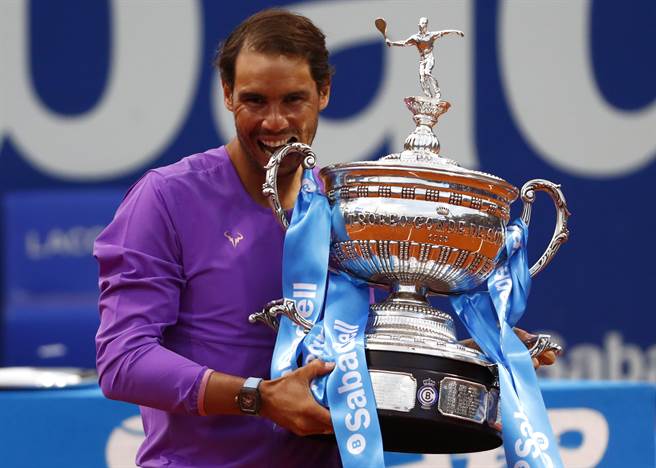 纳达尔在巴塞隆纳网球公开赛拿下个人今年赛季首冠。（美联社）