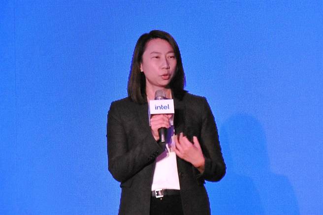 英特尔（Intel）发表第三代Xeon可扩充处理器，合作伙伴工业电脑大厂研华同步宣布推出12款全新产品。图为研华工业物联网事业群总经理蔡淑妍。（记者林资杰摄）