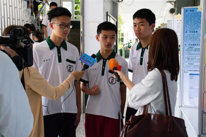 今年科展冠軍團隊潘廣安、連侑軒與蔡閎任等3名同學，將代表苗栗縣參加全國賽。（君毅中學提供／謝明俊苗栗傳真）