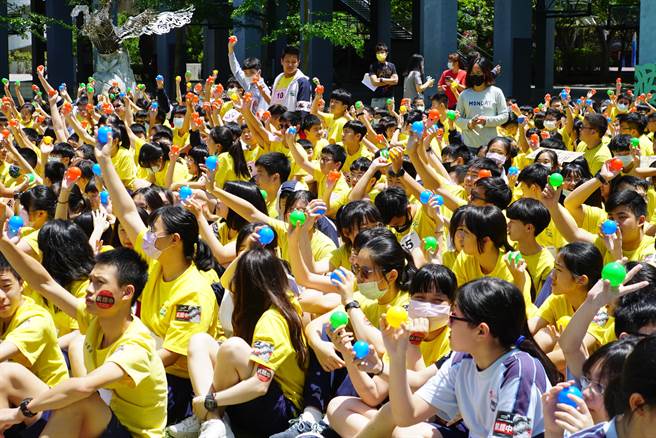 新北市南山中学今（26日）响应台湾世界展望会「飢饿三十」方案，今年为第11年响应飢饿12小时体验活动。（南山中学提供）