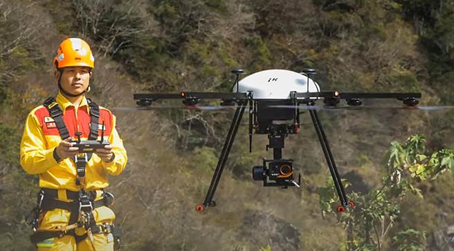 新竹县消防局採购的红外线热显像无人机，能力强大，飞行时间还长达50分钟。（罗浚滨摄）