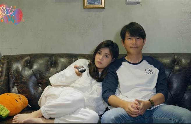 夏宇童大方找孫協志演出情侶日常。（圖／取材自五熊國際Fish5bear Youtube）