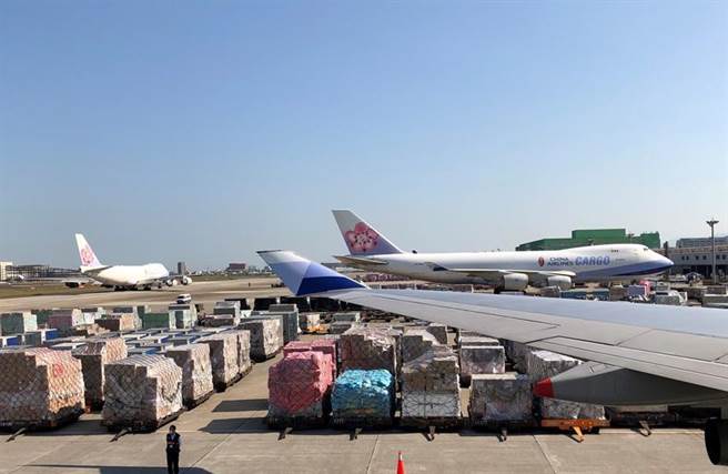 （目前華航是靠全貨機機隊在疫情中仍享有獲利。圖／桃機公司提供）
