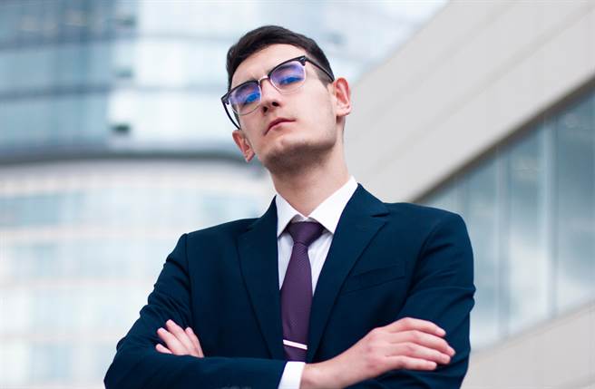 白羊座、天蝎座及摩羯座的男性最爱面子，绝不做女人背后的男人，更打从心里否定女强男弱的交往组合。（图／Shutterstock）