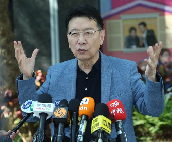 资深媒体人赵少康（见图）26日召开记者会上要求总统蔡英文出面表态，并呼吁台电公司统一澄清。(陈怡诚摄)
