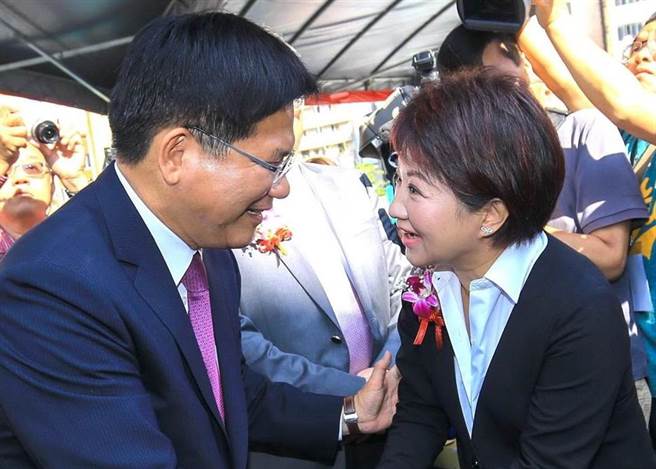 前交通部长林佳龙(左)，台中市长卢秀燕(右)。（图/本报资料照，卢金足摄）