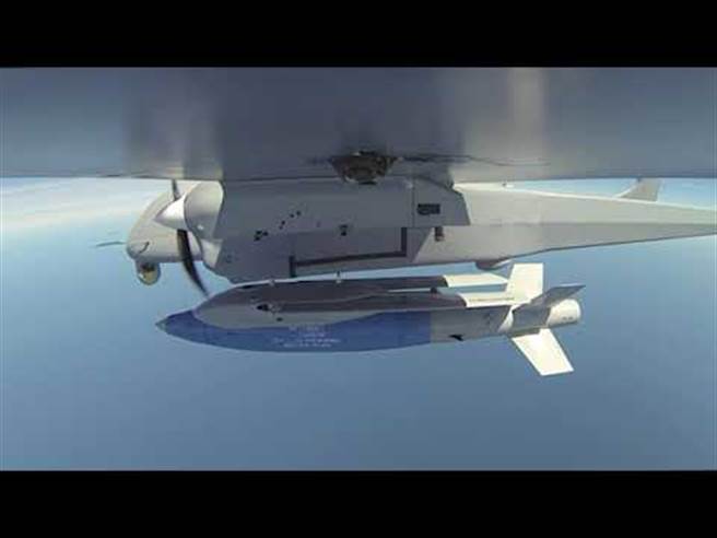 游隼投放KGK-SIHA-82飞弹。(图/TAI)