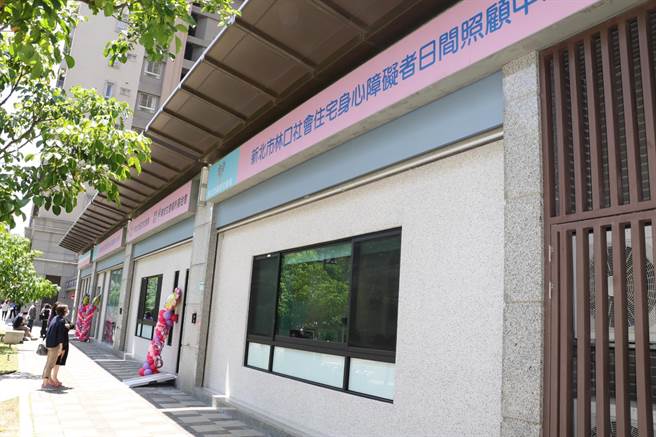 新北市府於林口社會住宅設立全國第一處複合型身心障礙者社區照顧場所，市長侯友宜26日上午出席啟用儀式。（葉書宏攝）