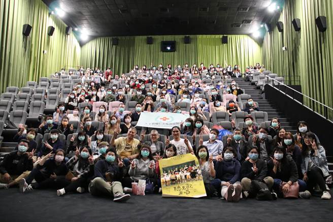 辅大医院《听见歌再唱》电影欣赏会现场嘉宾云集，现场座无虚席，齐聚200名辅大人。（戴上容摄）
