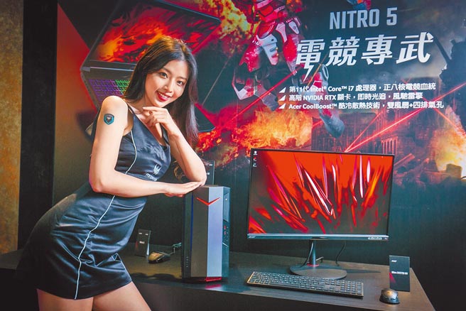 宏碁的Acer Nitro 50，以18L前衛盔甲動態輪廓和紅色發光燈條打造。（宏碁提供）
