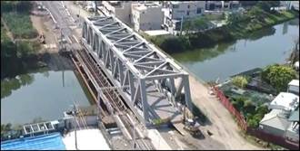 不想重複蓋橋 台鐵枋寮2100噸鋼橋被推了8公尺