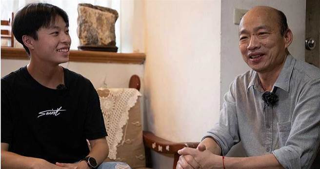 前高雄市长韩国瑜被罢免后，选择沈潜政坛，仅从事公益行程，日前还访问抗癌青年Henry。（图／翻摄自韩国瑜脸书）