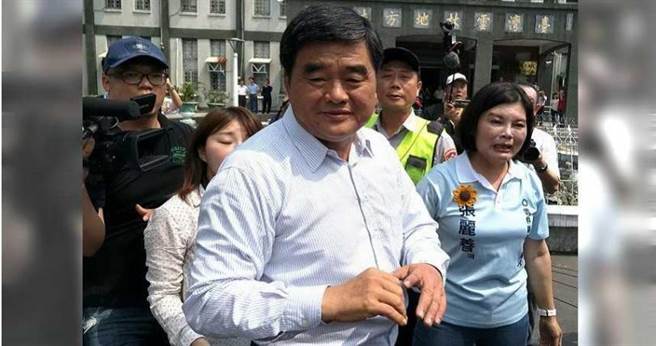 前云林县长张荣味曾力挺韩国瑜进军政坛，外传韩国瑜近期曾透过管道、为国民党主席选举一事，向张「请益」。（图／报系资料照）