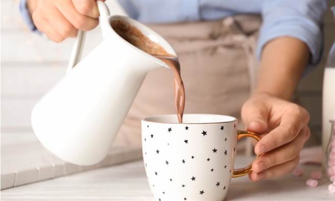 压力大就喝热可可！保护心血管、关键在1种营养。(示意图/Shutterstock)