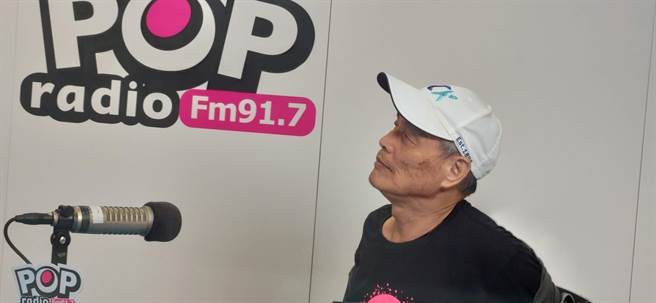珍爱藻礁公投领衔人潘忠政今天接受《POP撞新闻》主持人黄暐瀚访问。（林良齐摄）