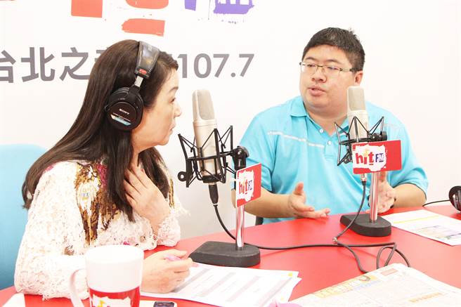 民进党立委蔡易余上午接受《周玉蔻呛新闻》广播专访。（周玉蔻呛新提供）