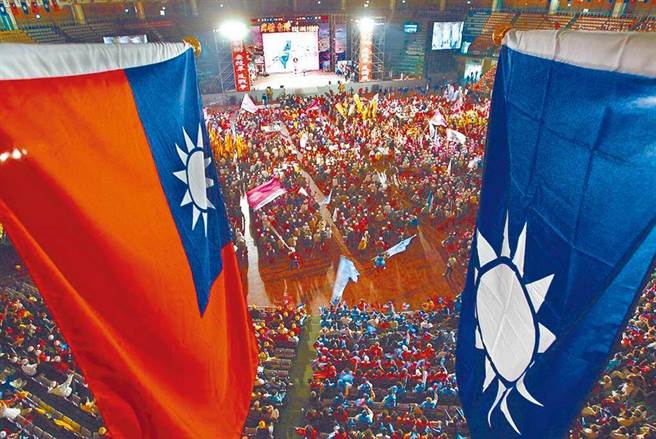 国旗、国民党党旗。（图／本报资料照）