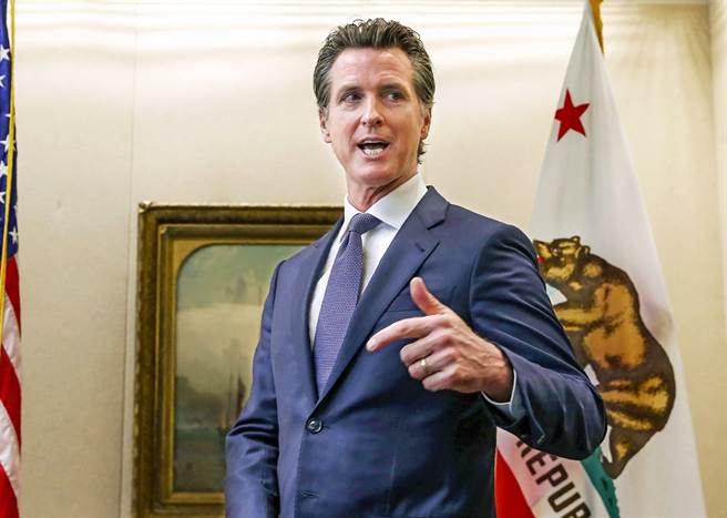 美国共和党发起罢免加州州长纽松运动，26日连署人数已超过160万人，跨越罢免公投门槛，民调支持率达53%的纽松恐在秋天面临罢免投票。（资料照／美联社）