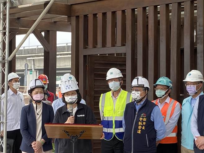 蔡英文总统27日视察台中市抗旱水井工程，强 调抗旱2.0计画，进入关键时刻。（卢金足摄）