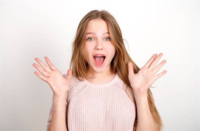 巨蟹座、白羊座及金牛座的人最擅長裝瘋賣傻，目的是為了讓他人放下警惕，從而給自己帶來更大優勢，完全可說是人精。（圖／Shutterstock）