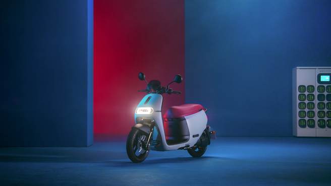 Gogoro S2 除了原本受欢迎的石墨灰色之外，再新增「光昼白、光谱蓝」两款新色。（Gogoro提供／黄慧雯台北传真）
